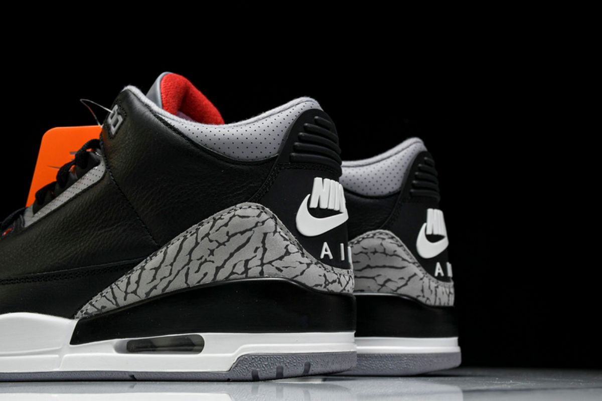 Air Jordan 3 Retro OG Black Cement (2024) Air Jordan 3 Sneaker