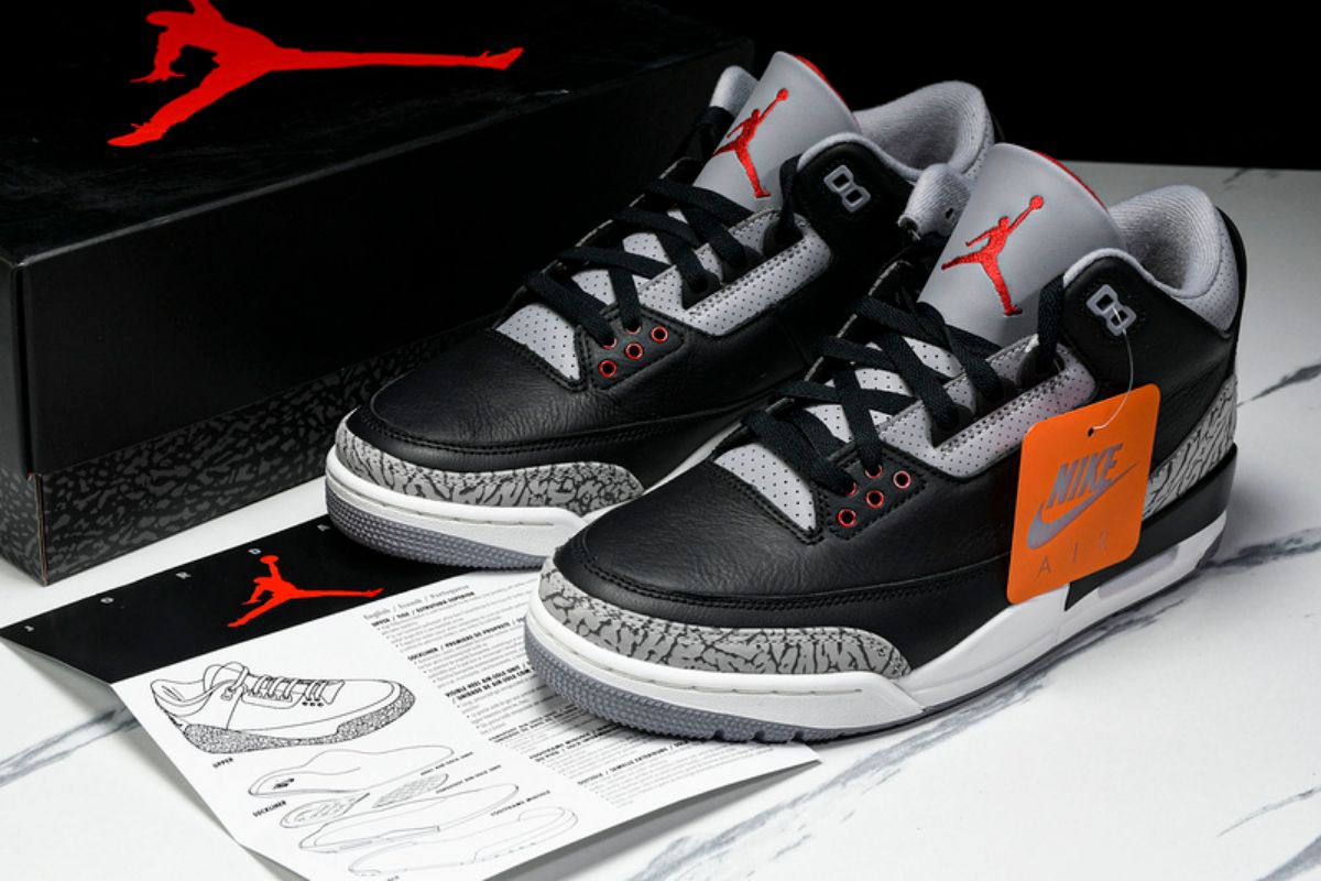 Air Jordan 3 Retro OG Black Cement (2024) Air Jordan 3 Sneaker
