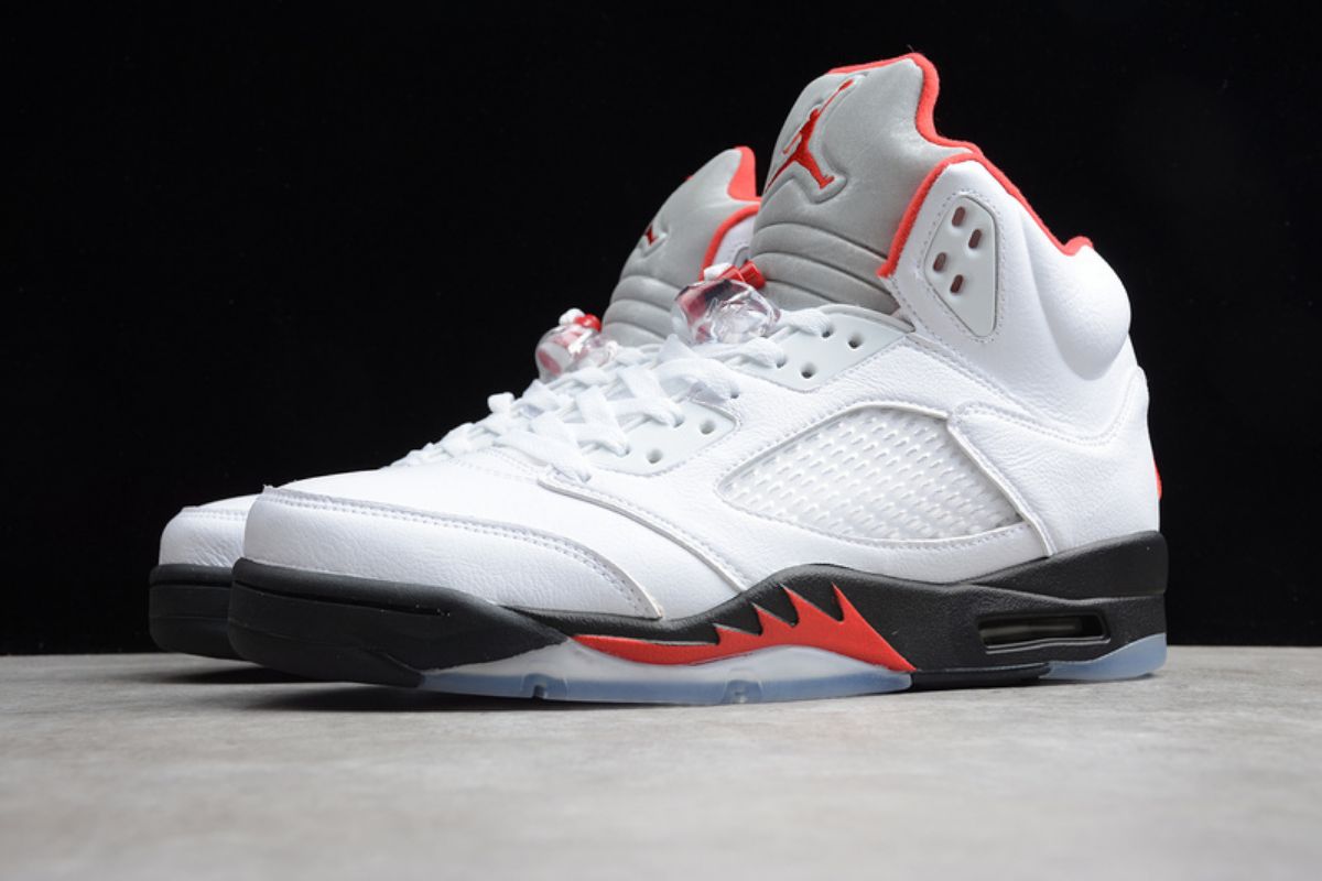 Air Jordan 5 Retro Fire Red Silver Tongue (2020) Air Jordan 5 Sneaker